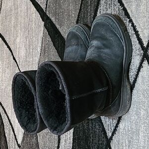 UGG AUSTRALIA ULTIMATE SHORT LEATHER BOOTS PRICE FIRM